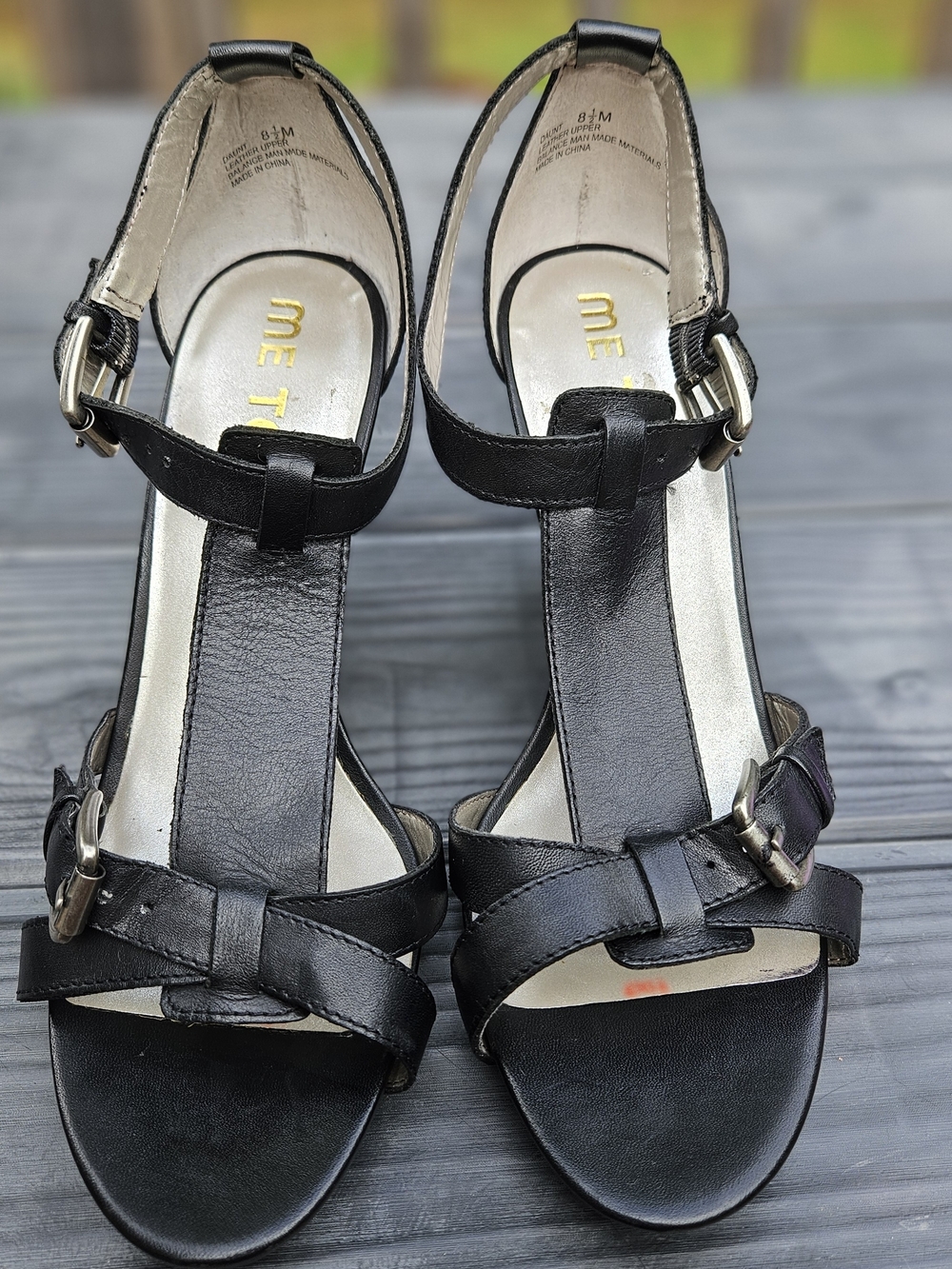 ME Too Black Leather T-Strap Sandals Sz 8.5